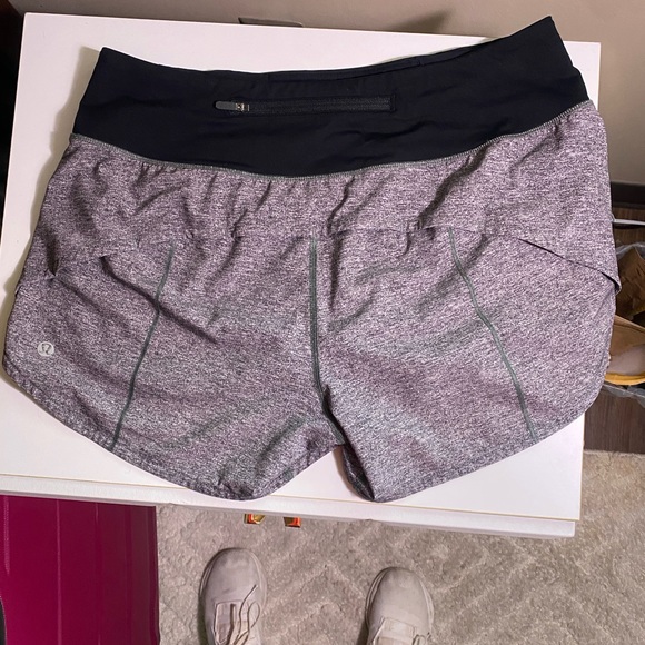 Lululemon size 8 4” speed up - Picture 2 of 3